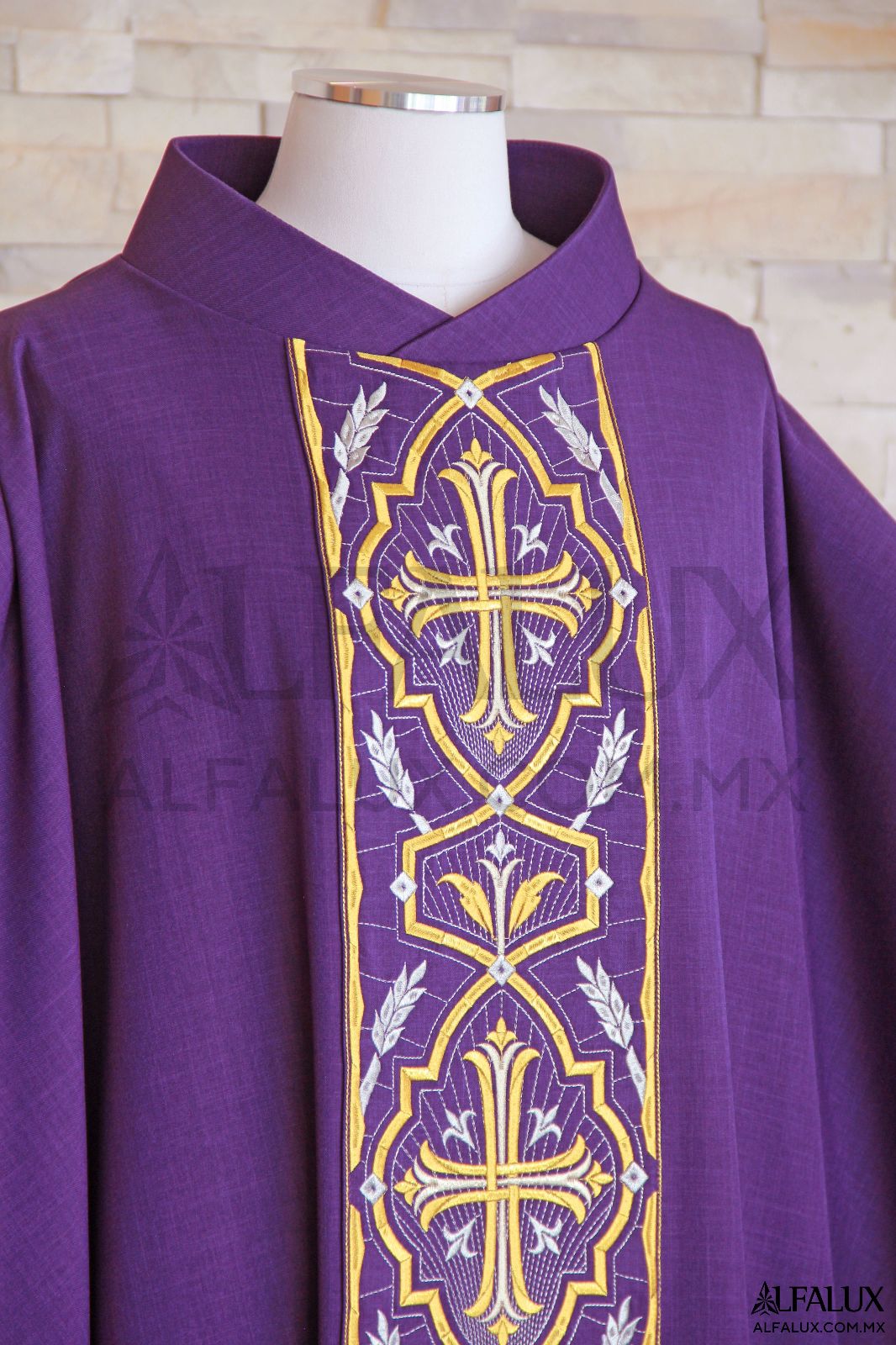 04 IMPERIAL2 Alfalux Casulla Morado Central 200 (3)